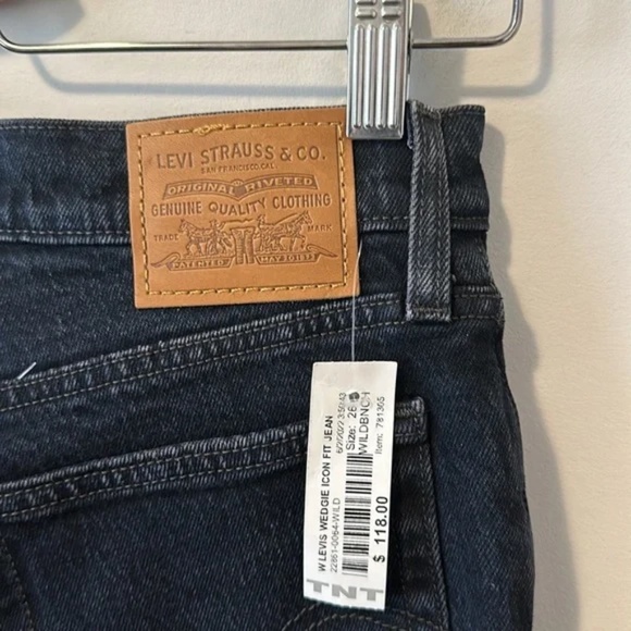 NWT Levis Womens Icon Wedgie Fit Denim Wild Bunch - Picture 13 of 13